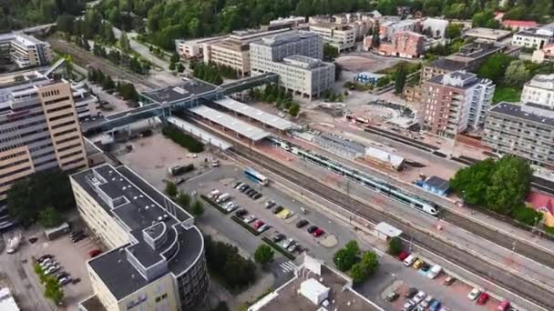 Finlandiya Daki Espoo Merkez Tren Istasyonunun Hiperlapse Hava Görüntüsü — Stok video