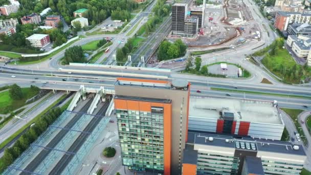 Finlandiya Nın Espoo Şehrindeki Leppavaara Bölgesinde Bulunan Merkezi Tren Istasyonu — Stok video