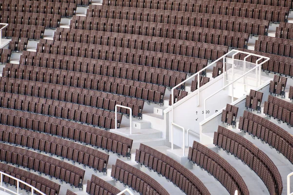 芬兰赫尔辛基 2020年8月26日 赫尔辛基奥林匹克体育场讲台上的木制座位 — 图库照片