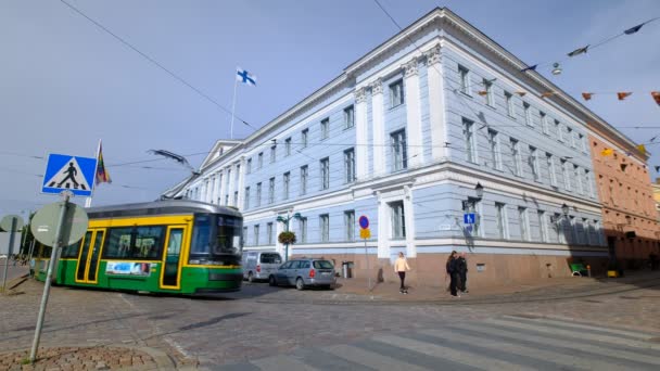 Helsinki Finlande Septembre 2020 Tramway Moderne Tourne Dans Rue Près — Video