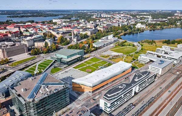 秋天赫尔辛基城市景观的空中景观 图上的地标 Oodi图书馆 Sibelius学院 Finlandia大厅 国家博物馆 Toolo湾 — 图库照片