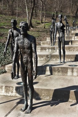 Prague, Çek Cumhuriyeti - 30 Mart 2018: Prag komünizm kurbanları Anıtı. 1948-1989 döneminde komünist rejim kurbanları anısına Prag'da heykeller bir dizi.