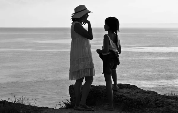 Nonna Nipote Trascorrono Weekend Nel Parco Nella Giornata Sole — Foto Stock