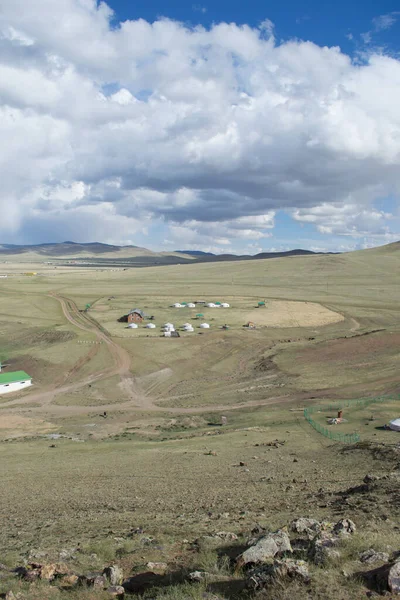 몽골의 톱니바퀴 캠프와 — 스톡 사진