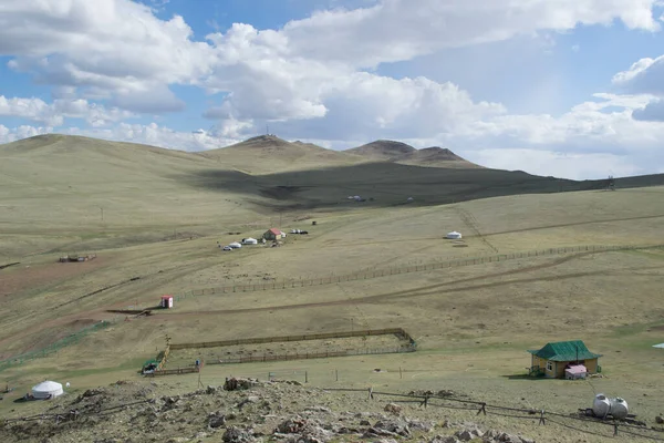 蒙古Ger营地和自然景观 免版税图库图片