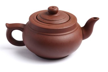 Çaydanlık kahverengi kil beyaz bir arka plan olmadan çizimler ve yazıtlar üzerinde kapaklı yuvarlak