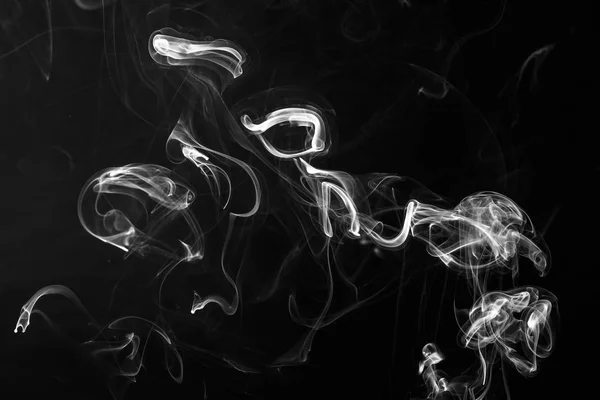 Sigarettenrook Close Een Zwarte Achtergrond Abstracte Achtergrond — Stockfoto