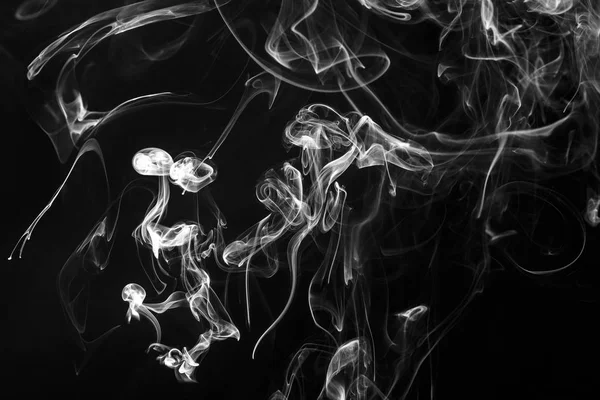 Sigarettenrook Close Een Zwarte Achtergrond Abstracte Achtergrond — Stockfoto