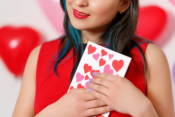 Beautiful Young Woman Takes Card Hearts Declaration Love Valentine Day — Stock Photo, Image