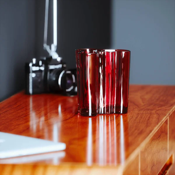 玻璃复古红色花瓶在木制背景3D渲染 — 图库照片