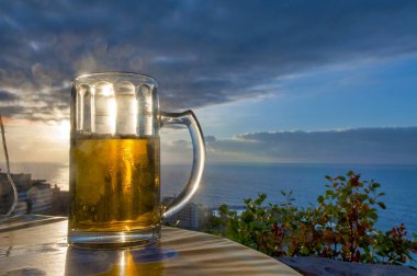 Bira ocean, Puerto de la Cruz, Tenerife, Kanarya Adaları ile ilgilenen gün batımında