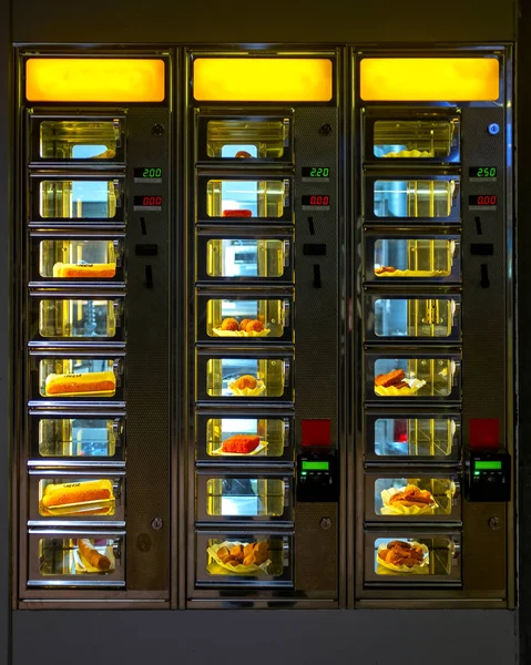 Крупный План Торгового Автомата Теплой Едой — стоковое фото