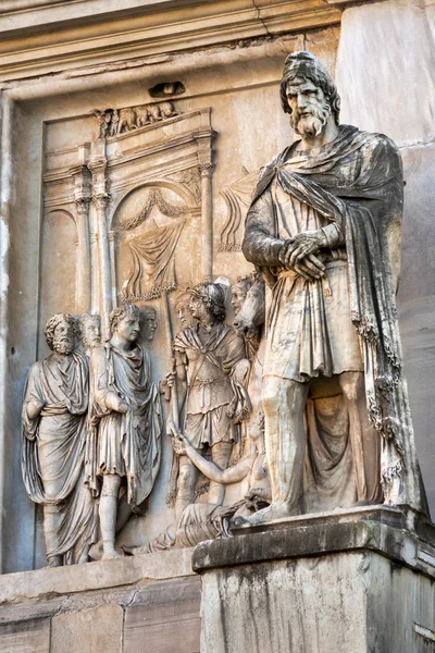 Detalhe Das Estátuas Arco Constantino Roma Itália — Fotografia de Stock