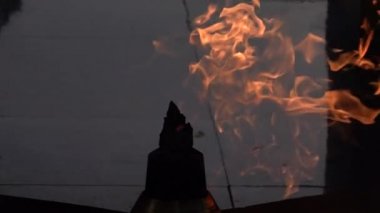 Şehit Lane, Bakü, Azerbaycan ebedi ateşe slow motion video