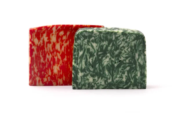 Красный и зеленый сыр песто гауда — стоковое фото
