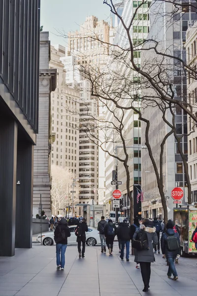 Pessoas Andando Cidade Lotada Manhattan — Fotografia de Stock