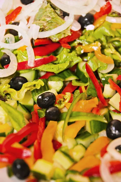 beyaz peynir ve zeytin domates salatası