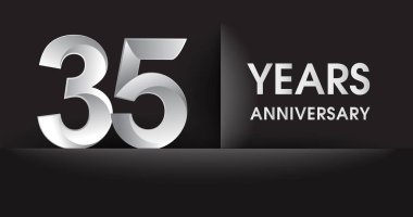 35 yıl yıldönümü kutlama logo. Siyah arka plan, vektör tasarımı tebrik veya davetiye kartı üzerine gümüş logosu.