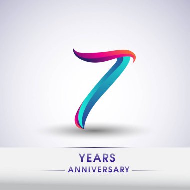 7 yıl yıldönümü kutlama logo mavi ve kırmızı renkli, Doğum günü logosu beyaz arka plan üzerinde