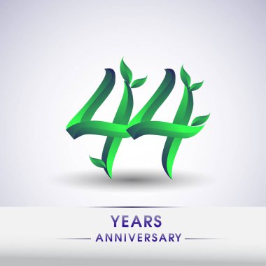 44 yıldönümü kutlama logo yaprakları ve yeşil renkli. 99 Doğum günü logosu beyaz arka plan üzerinde.