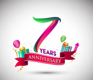7 yıldönümü kutlama tasarımı için hediye kutusu ve balonlar, kırmızı kurdele, renkli vektör şablon öğeleri ile senin, doksan yedi yıl Doğum günü kutlama partisi.