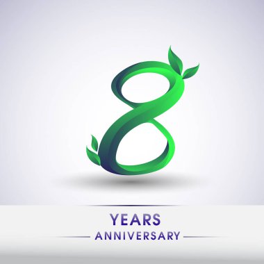 8 yıldönümü kutlama logo yaprakları ve yeşil renkli. 99 Doğum günü logosu beyaz arka plan üzerinde.