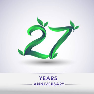 27 yıldönümü kutlama logo yaprakları ve yeşil renkli. 99 Doğum günü logosu beyaz arka plan üzerinde.