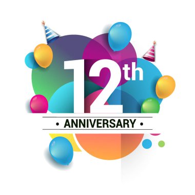 12 yıl yıldönümü logo, vektör tasarım Doğum günü kutlaması ile renkli geometrik, daireler ve beyaz arka plan üzerinde izole balonlar.