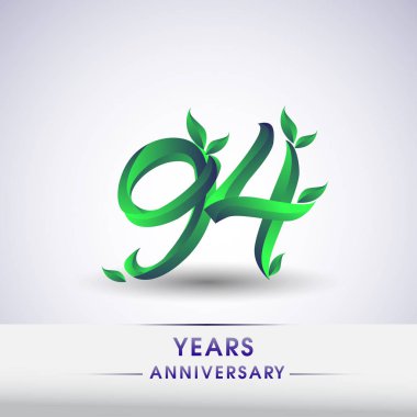 94 yıldönümü kutlama logo yaprakları ve yeşil renkli. 99 Doğum günü logosu beyaz arka plan üzerinde.
