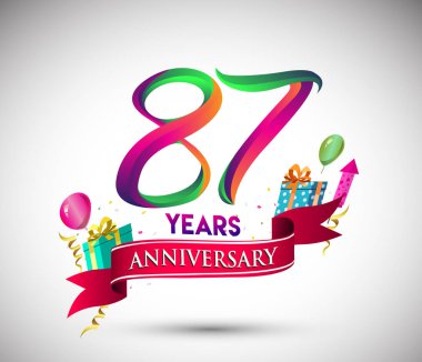 87 yıldönümü kutlama tasarımı için hediye kutusu ve balonlar, kırmızı kurdele, renkli vektör şablon öğeleri ile senin, doksan yedi yıl Doğum günü kutlama partisi.