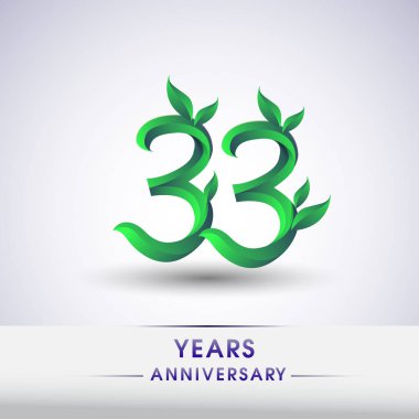 33 yıldönümü kutlama logo yaprakları ve yeşil renkli. 99 Doğum günü logosu beyaz arka plan üzerinde.