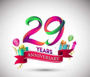 29 yıldönümü kutlama tasarımı için hediye kutusu ve balonlar, kırmızı kurdele, renkli vektör şablon öğeleri ile senin, doksan yedi yıl Doğum günü kutlama partisi.