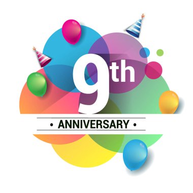 9 yıl yıldönümü logo, vektör tasarım Doğum günü kutlaması ile renkli geometrik, daireler ve beyaz arka plan üzerinde izole balonlar.
