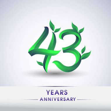 43 yıldönümü kutlama logo yaprakları ve yeşil renkli. 99 Doğum günü logosu beyaz arka plan üzerinde.