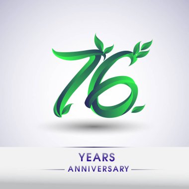  76 yıldönümü kutlama logo yaprakları ve yeşil renkli. 99 Doğum günü logosu beyaz arka plan üzerinde.
