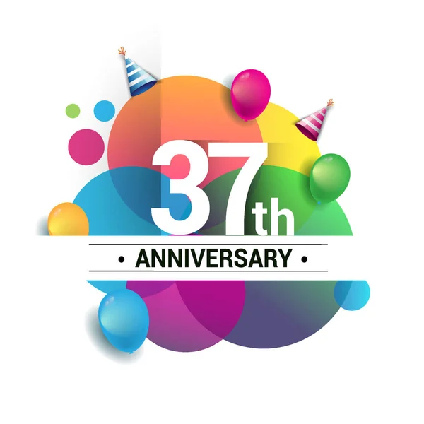37年周年纪念标志 矢量设计生日庆祝与五颜六色的几何 圈子和气球在白色背景被隔绝了 — 图库矢量图片