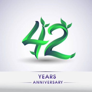 42 yıldönümü kutlama logo yaprakları ve yeşil renkli. 99 Doğum günü logosu beyaz arka plan üzerinde.