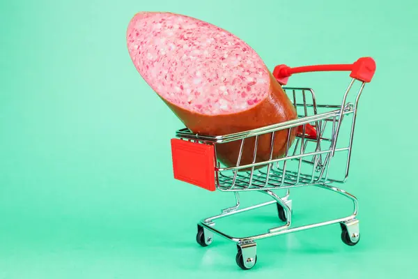 Small Copy Supermarket Basket Green Background Sausage Concept Shopping Grocery — Stock Photo, Image