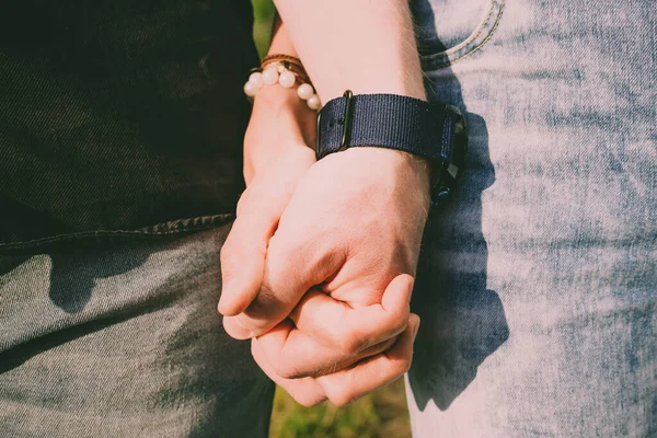 Homem Mulher Mãos Dadas Armação Mãos Close Conceito Amor Romance — Fotografia de Stock