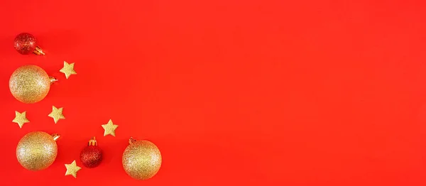 Anno Nuovo Posa Piatta Brillanti Palle Natale Dorate Rosse Stelle — Foto Stock