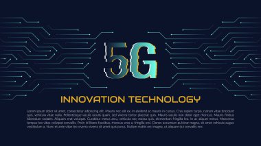 Kavram, beşinci nesil ağ yeni teknolojileri, 5G mobil kablosuz iletişim. Dijital tekno tarzında taşıyıcı sancak. Koyu mavi arka plan, parlak bilgisayar elementleriyle. Kopyalama alanı.