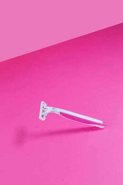 Women Plastic Razor Bright Pink Isothermal Background Trending Concept Plastic — Stock Photo, Image