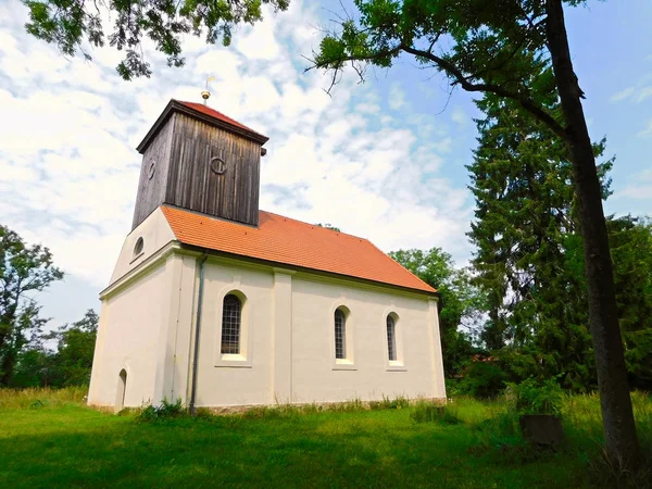 Die Evangelische Dorfkirche — Stockfoto