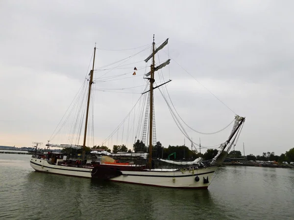 Das Segelschiff Auf Der Lásd — Stock Fotó