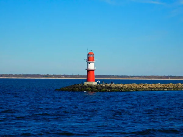 Der Rote Leuchtturm Der Hafeneinfahrt — Stockfoto