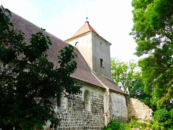 Evangelische Dorfkirche Aus Dem Джахрхундерт — стоковое фото