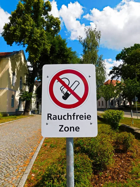 Smoke-free zone on a public square in the city