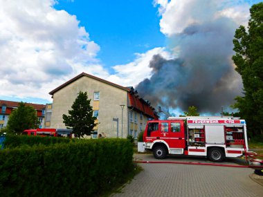 Templin, Brandenburg Uckermark / Almanya Bölgesi - 11 Temmuz 2020: Templin 'deki DRK yaşlılar tesisinde büyük yangın