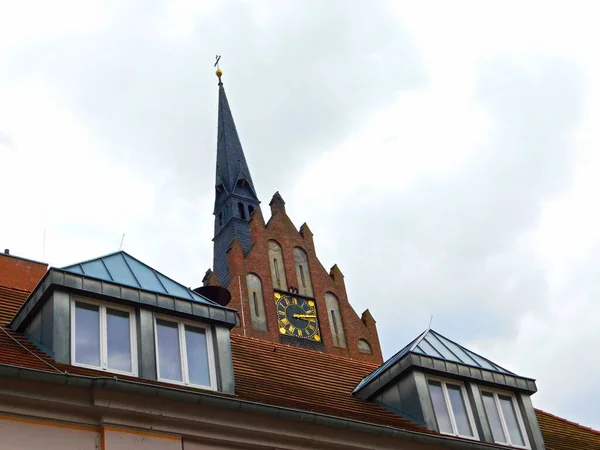 Kyrktorn Med Klocktorn Den Protestantiska Marien Kyrkan — Stockfoto