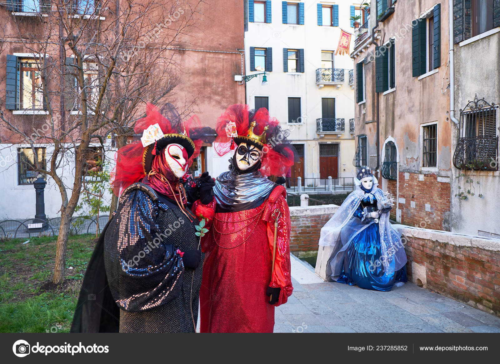 Venice Italy February 2018 Couple Queen Hearts King Clubs Black